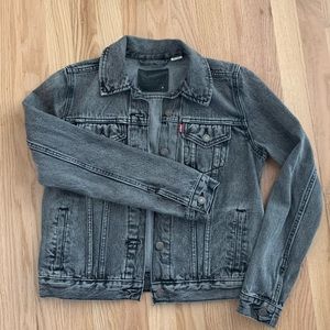 LEVI’S black denim jacket